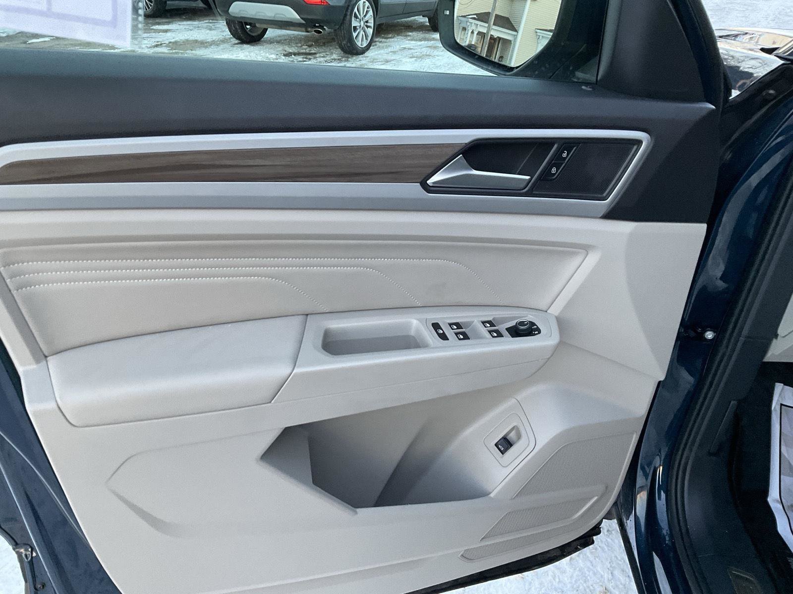 Used 2022 Volkswagen Atlas SEL image 15