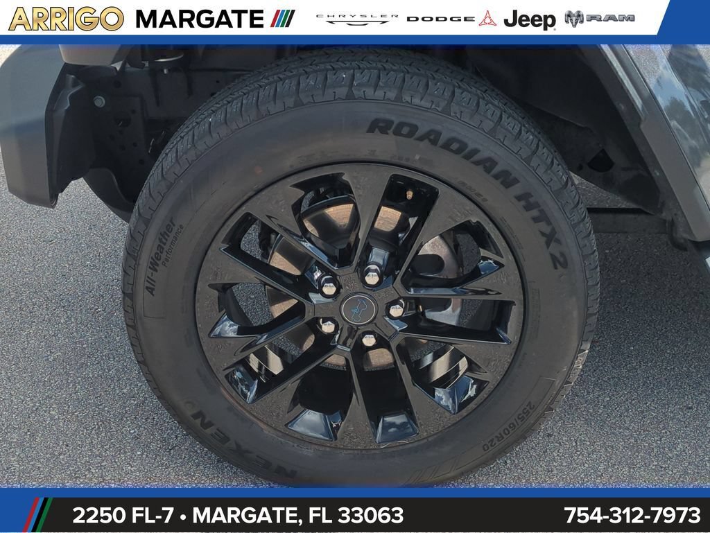 Used 2025 Jeep Wrangler Unlimited Sahara AWD/4WD image 11