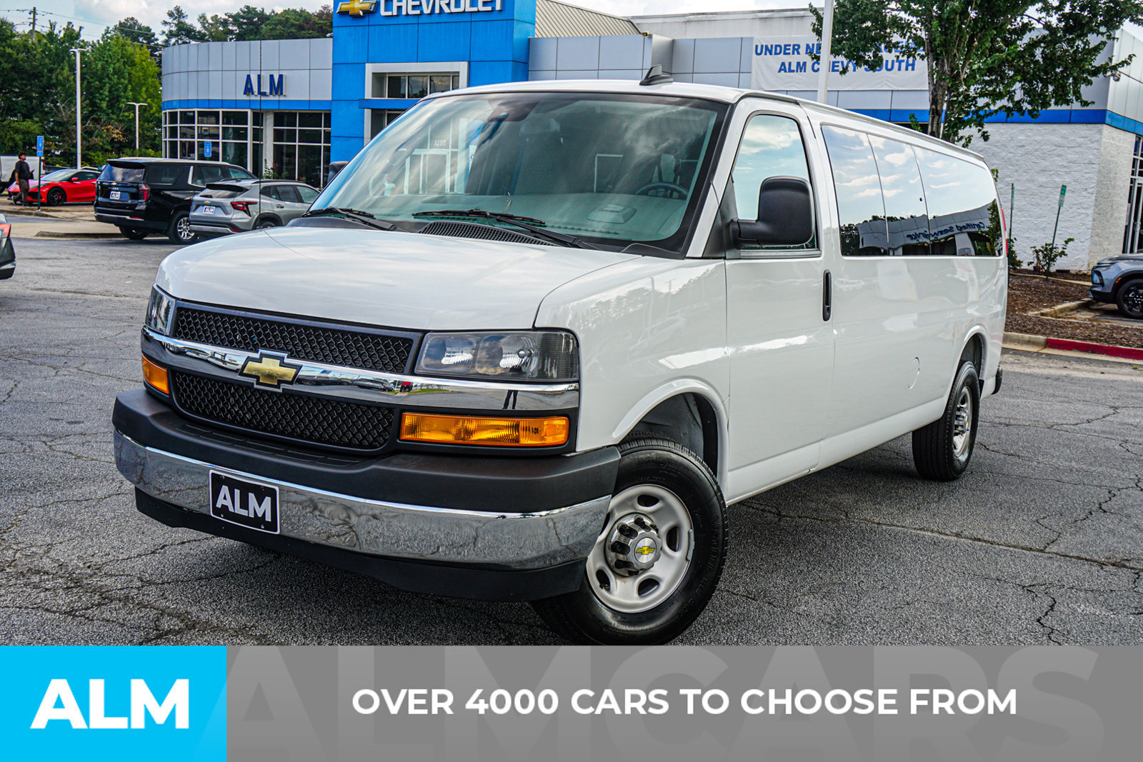 Used 2025 Chevrolet Express 3500 LT w/ LT Preferred Equipment Group RWD image 2