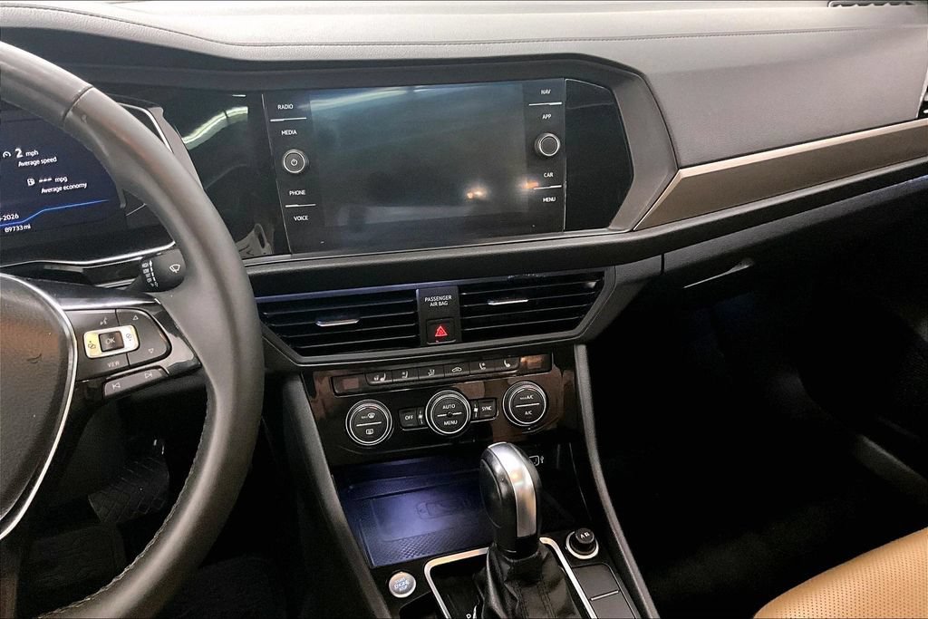 Used 2020 Volkswagen Jetta SEL Premium FWD image 9