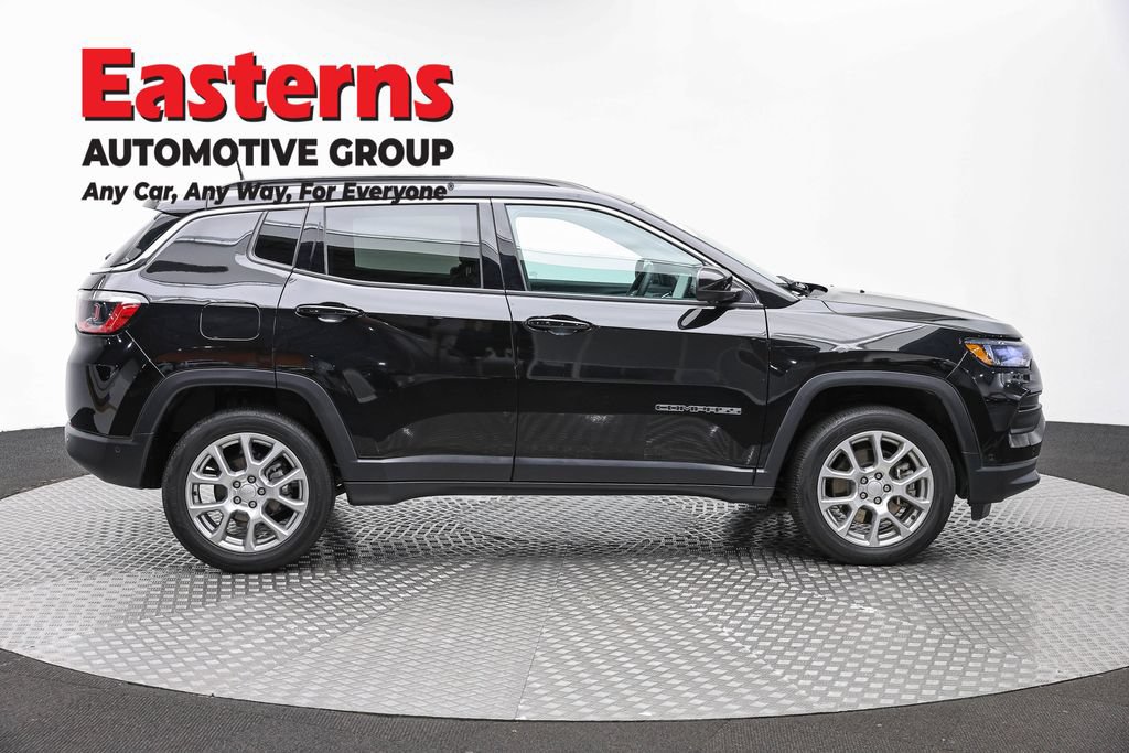 Used 2024 Jeep Compass Latitude AWD/4WD image 4