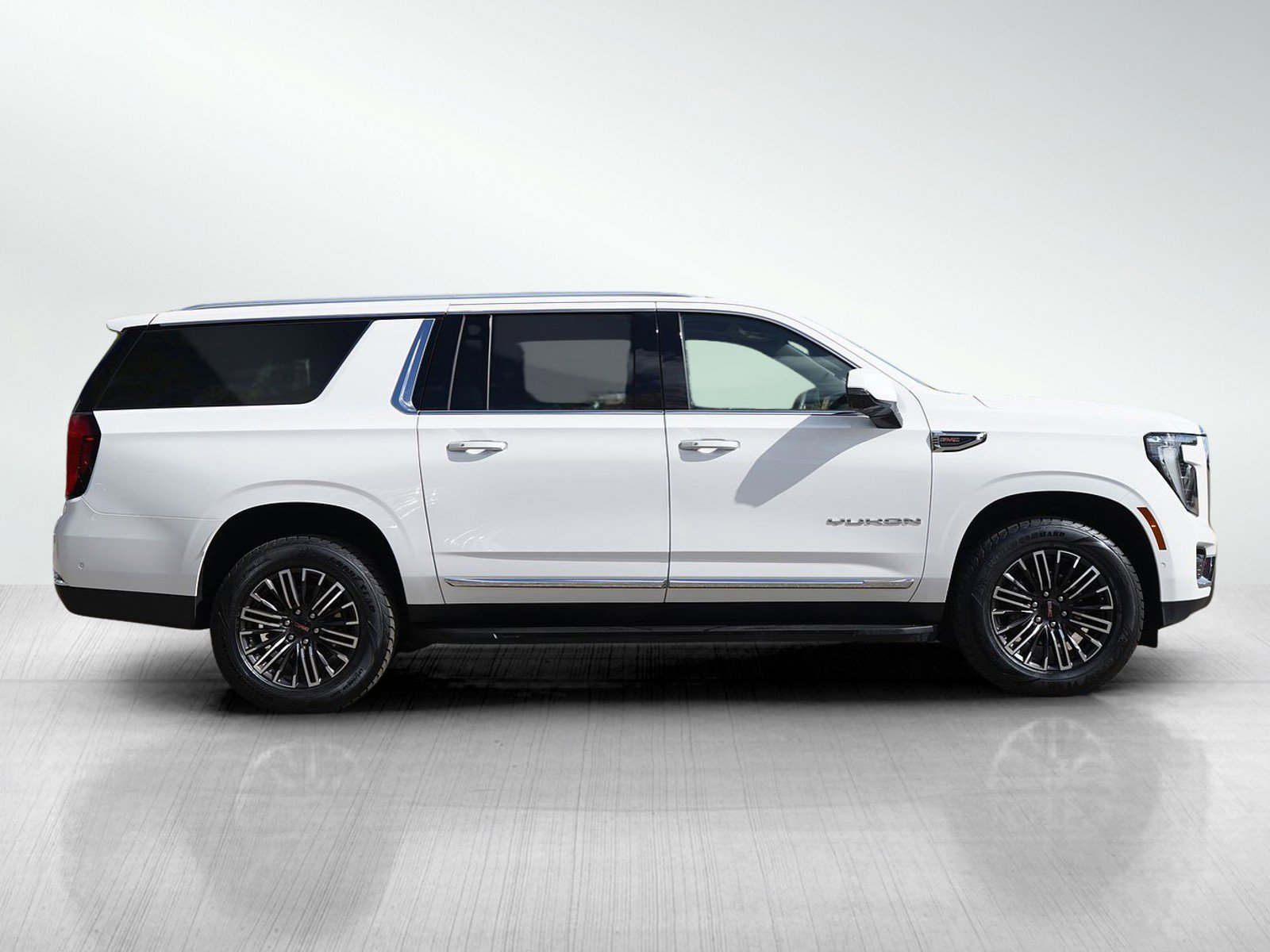 Used 2025 GMC Yukon XL Elevation w/ Technology Package AWD/4WD image 6