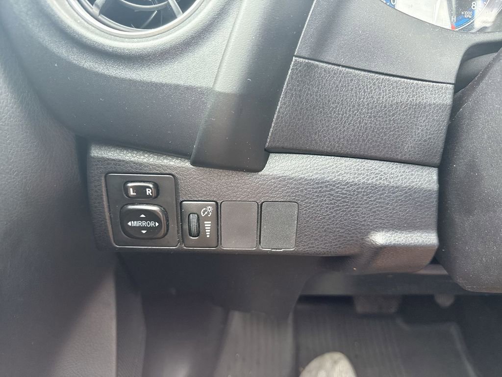 Used 2017 Toyota Corolla SE w/ Carpet Mat Package (TMS) FWD image 18