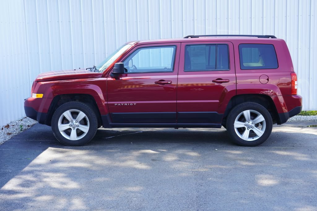 Used 2014 Jeep Patriot Latitude w/ Sun/Sound Group AWD/4WD image 3