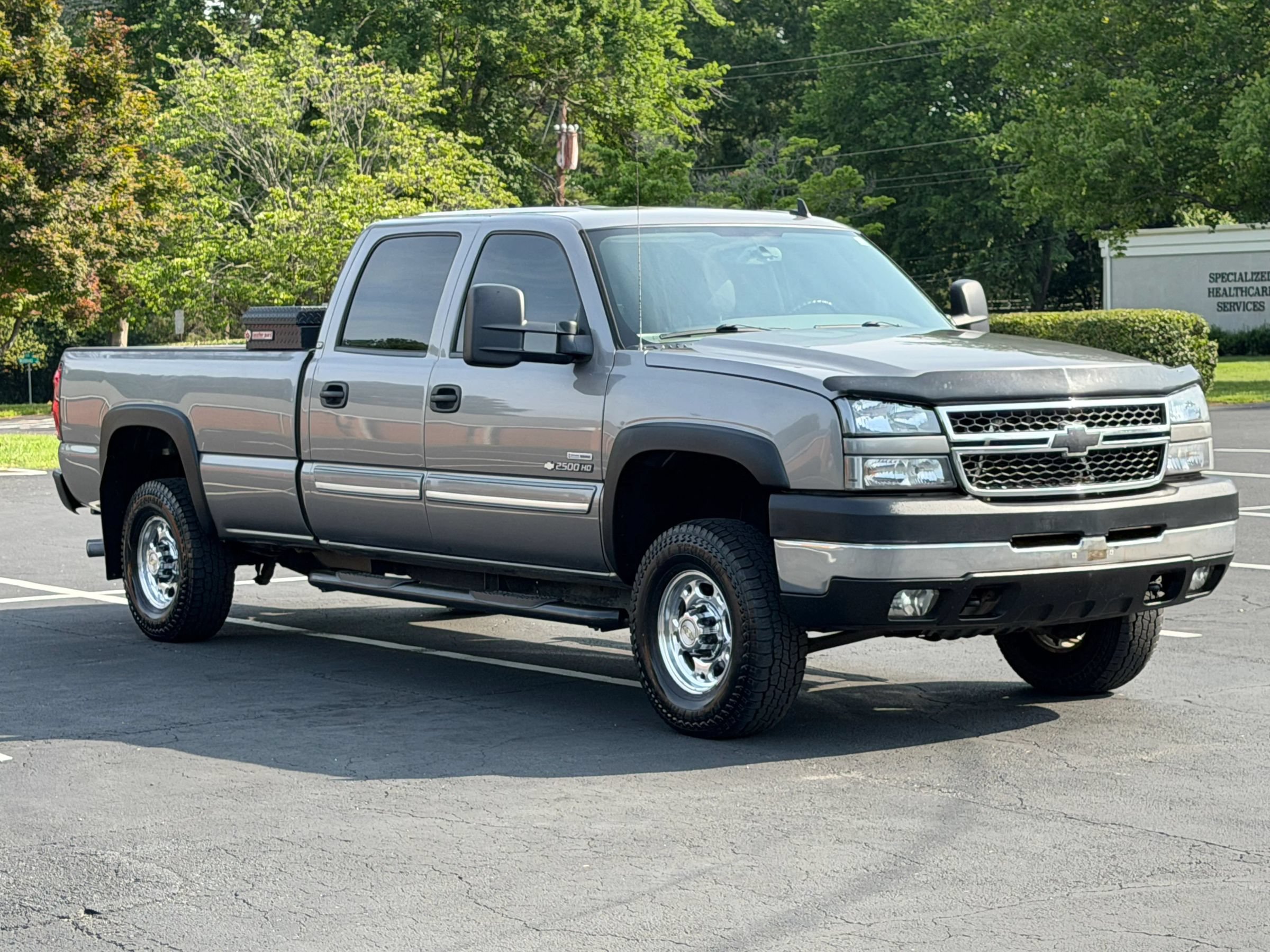 Used 2006 Chevrolet Silverado 2500 LT w/ Heavy-Duty Power Package AWD/4WD image 4