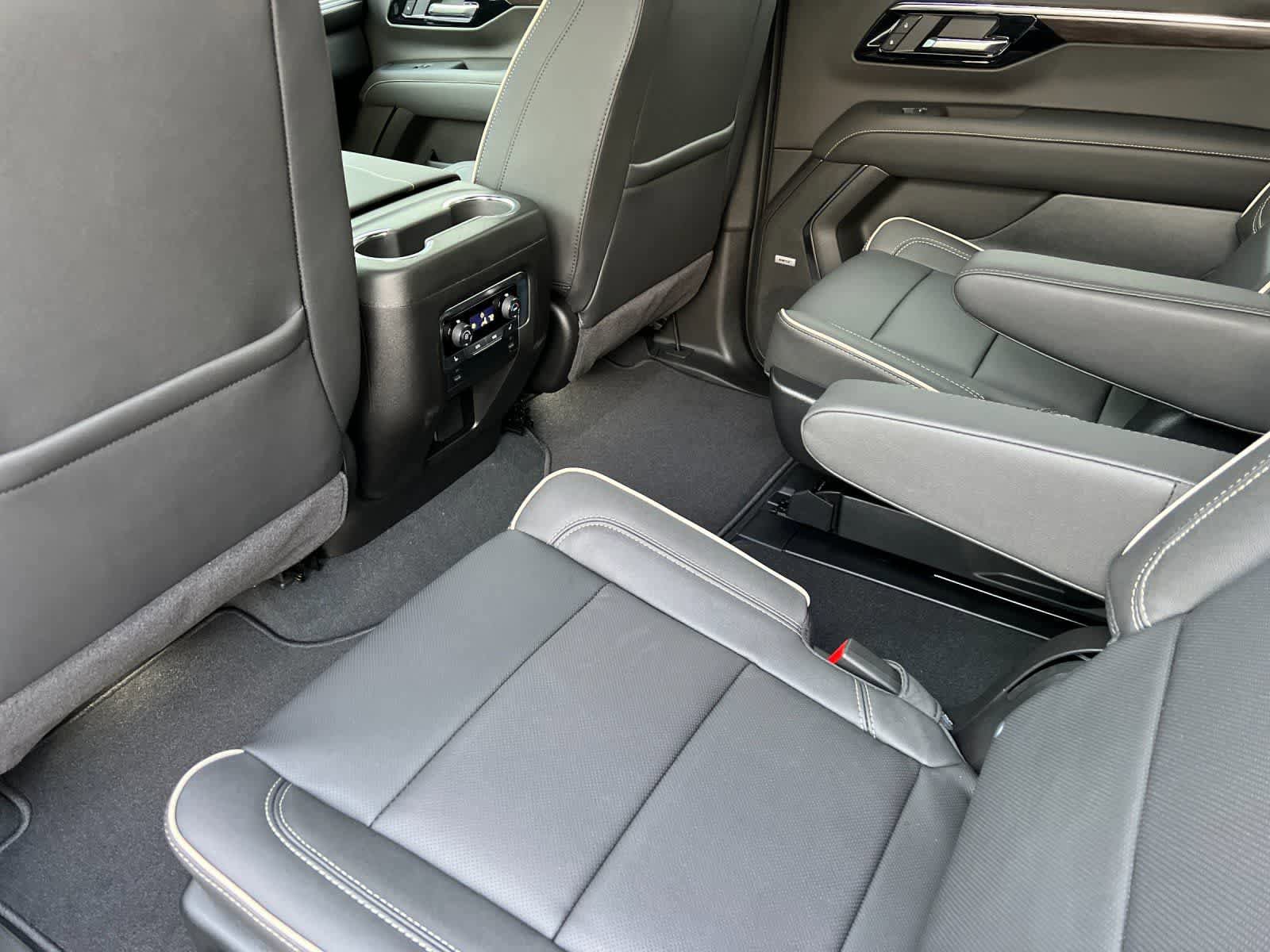 New 2026 Chevrolet Suburban Premier AWD/4WD image 4