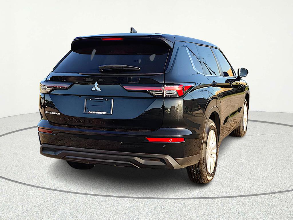 New 2026 Mitsubishi Outlander ES image 6