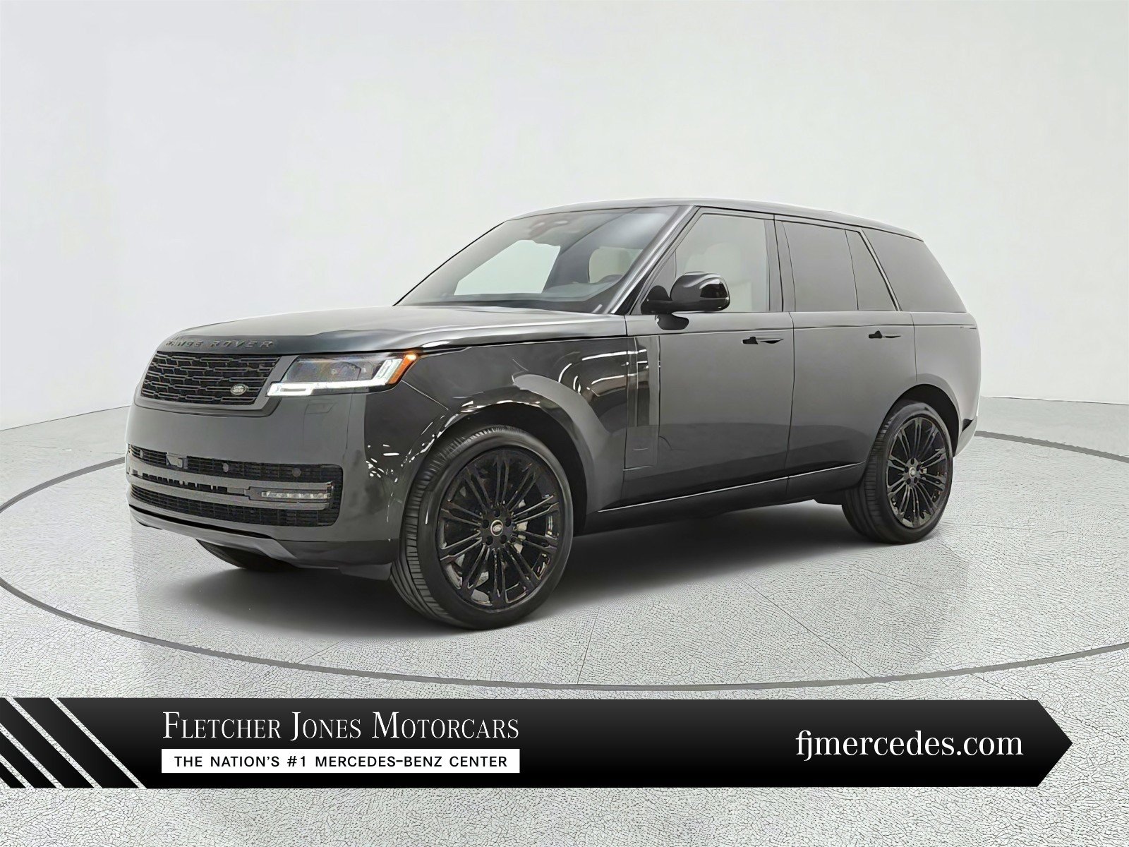Used 2025 Land Rover Range Rover SE AWD/4WD image 1