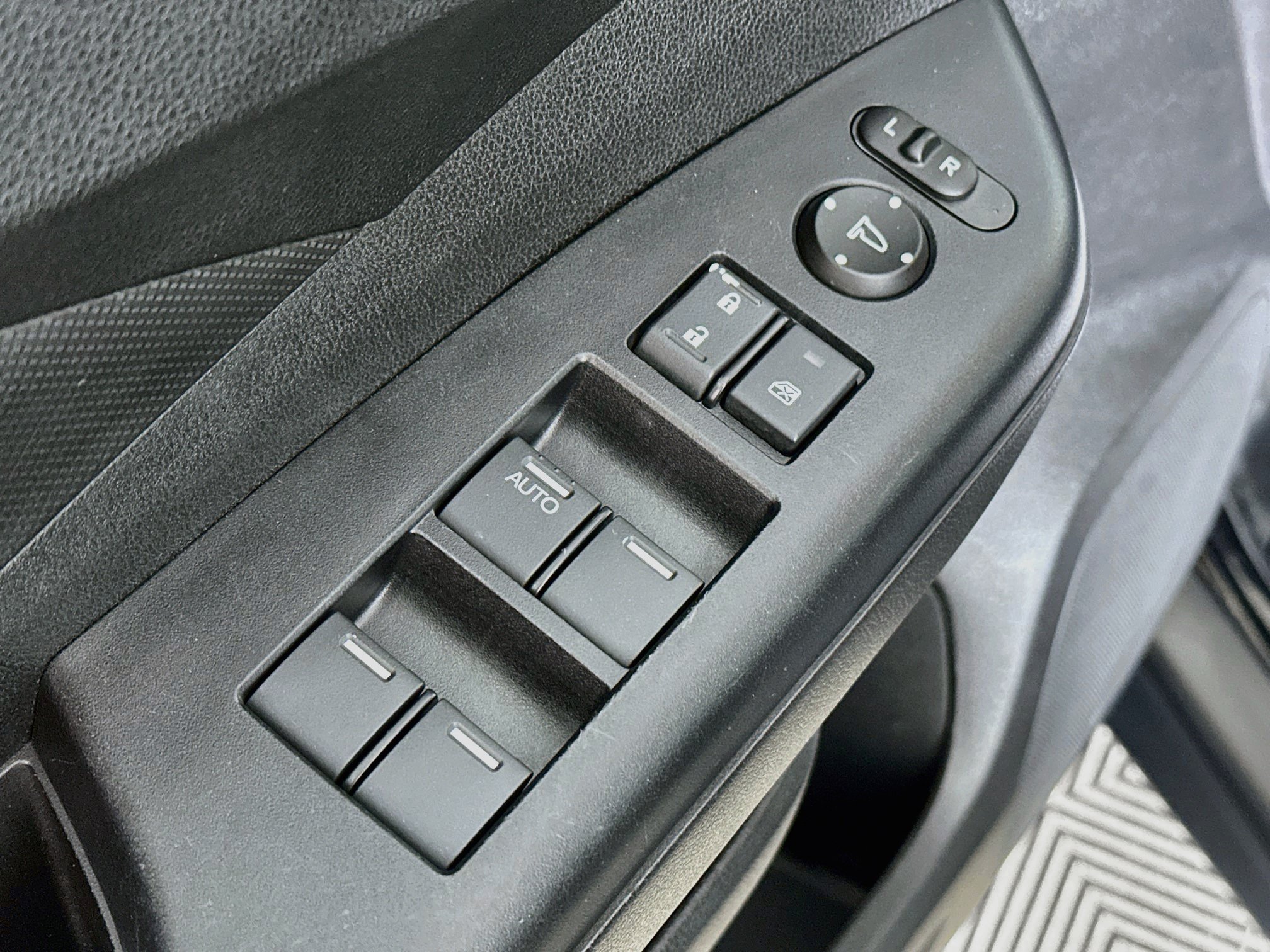 Used 2016 Honda CR-V LX image 17