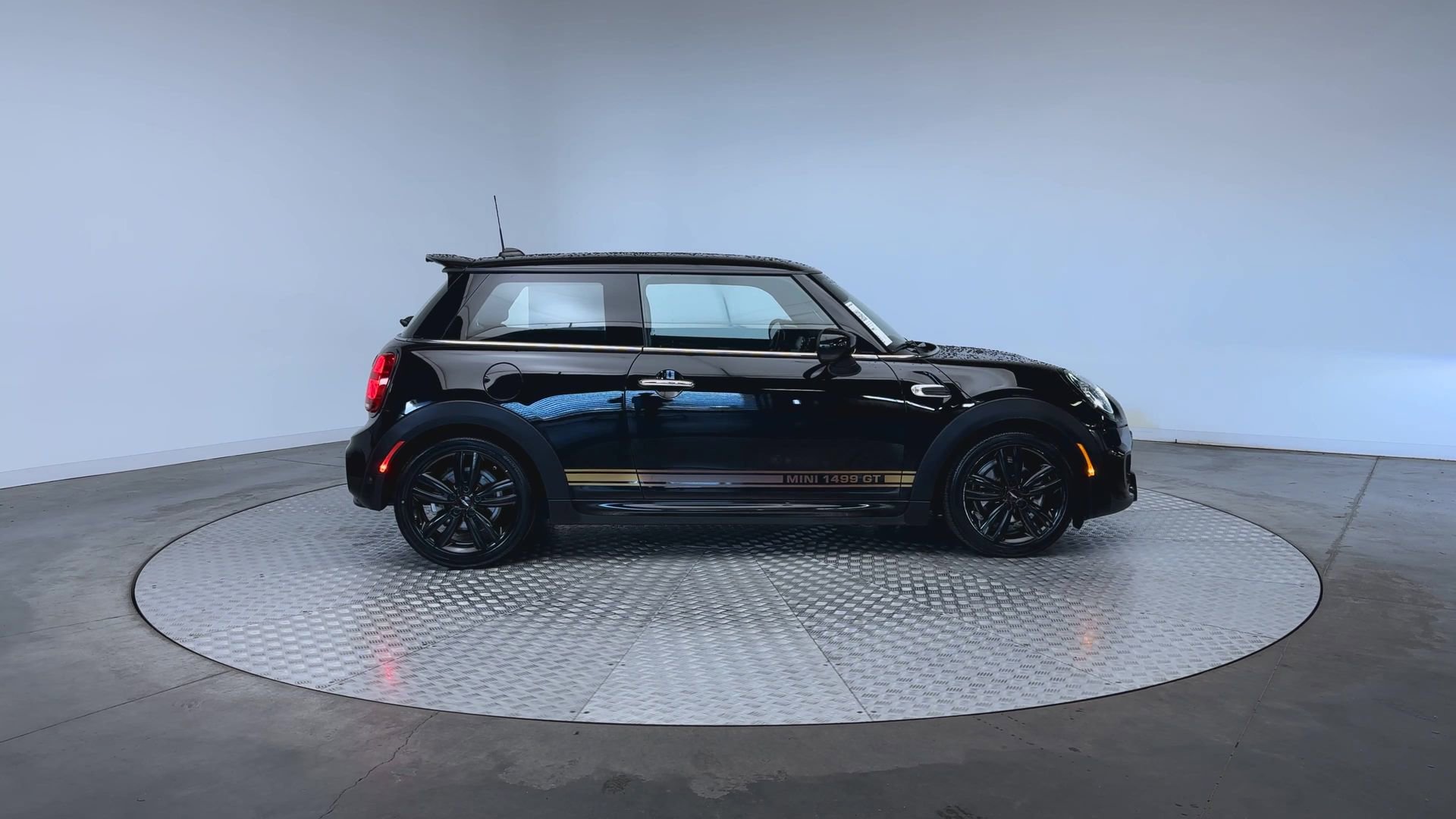 Used 2021 MINI Cooper 2-Door Hardtop FWD image 9