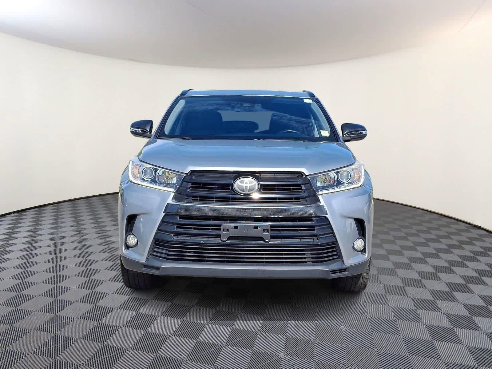 Used 2017 Toyota Highlander SE AWD/4WD image 3