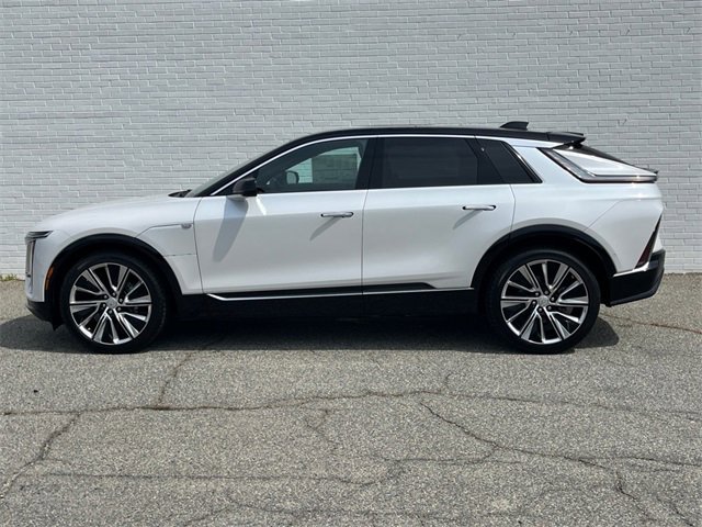 New 2025 Cadillac Lyriq Luxury image 2