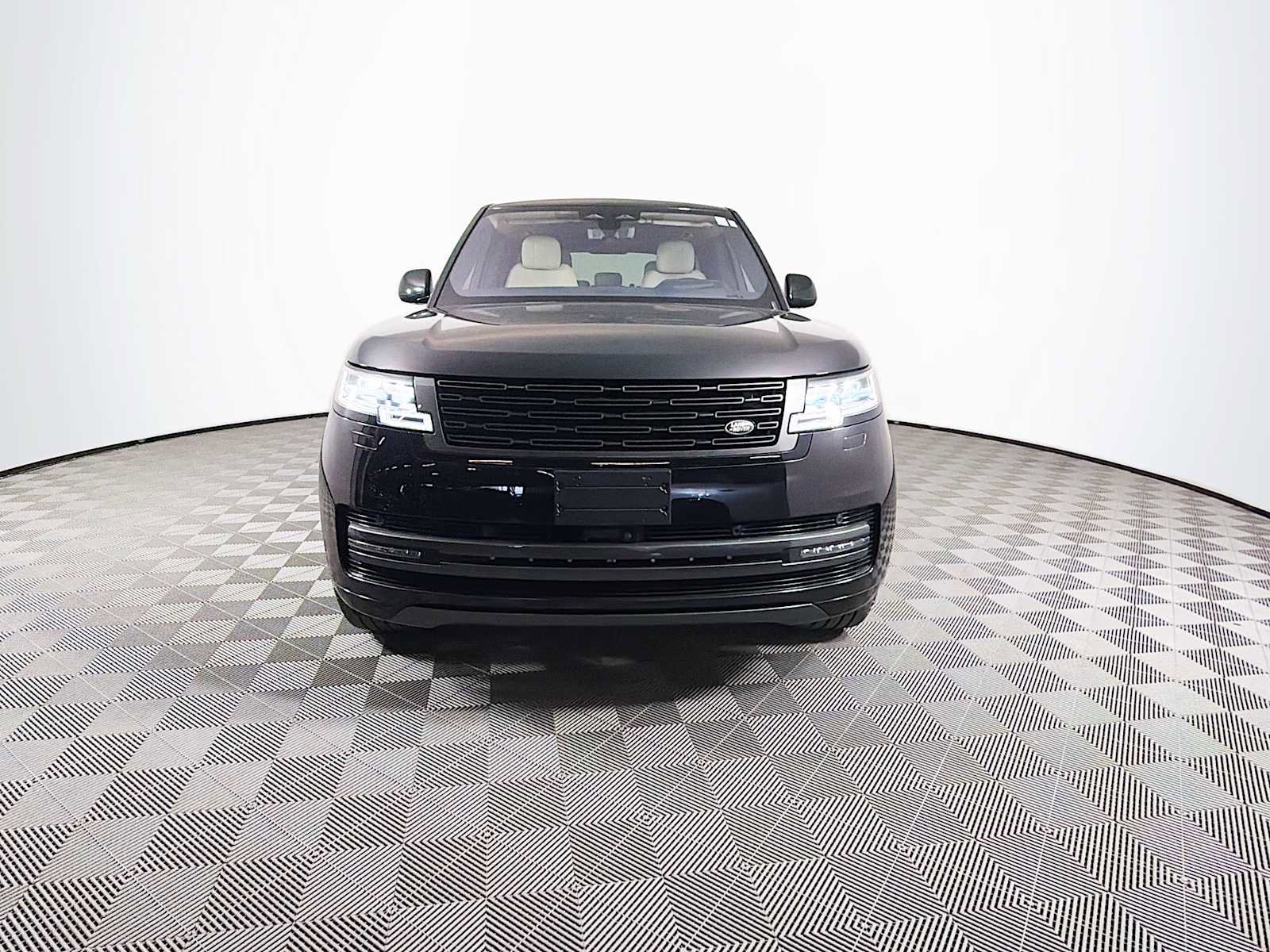 Used 2023 Land Rover Range Rover SE AWD/4WD image 2