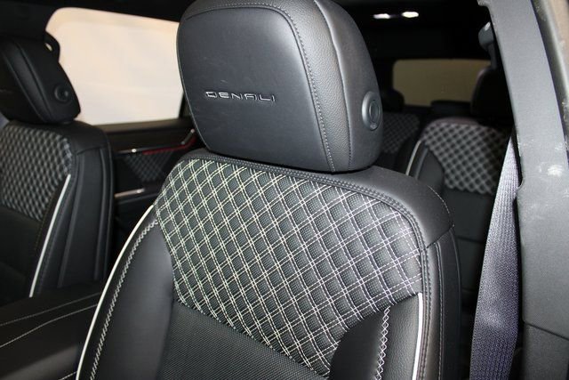 Used 2025 GMC Acadia Denali w/ LPO, Floor Liner Package image 10