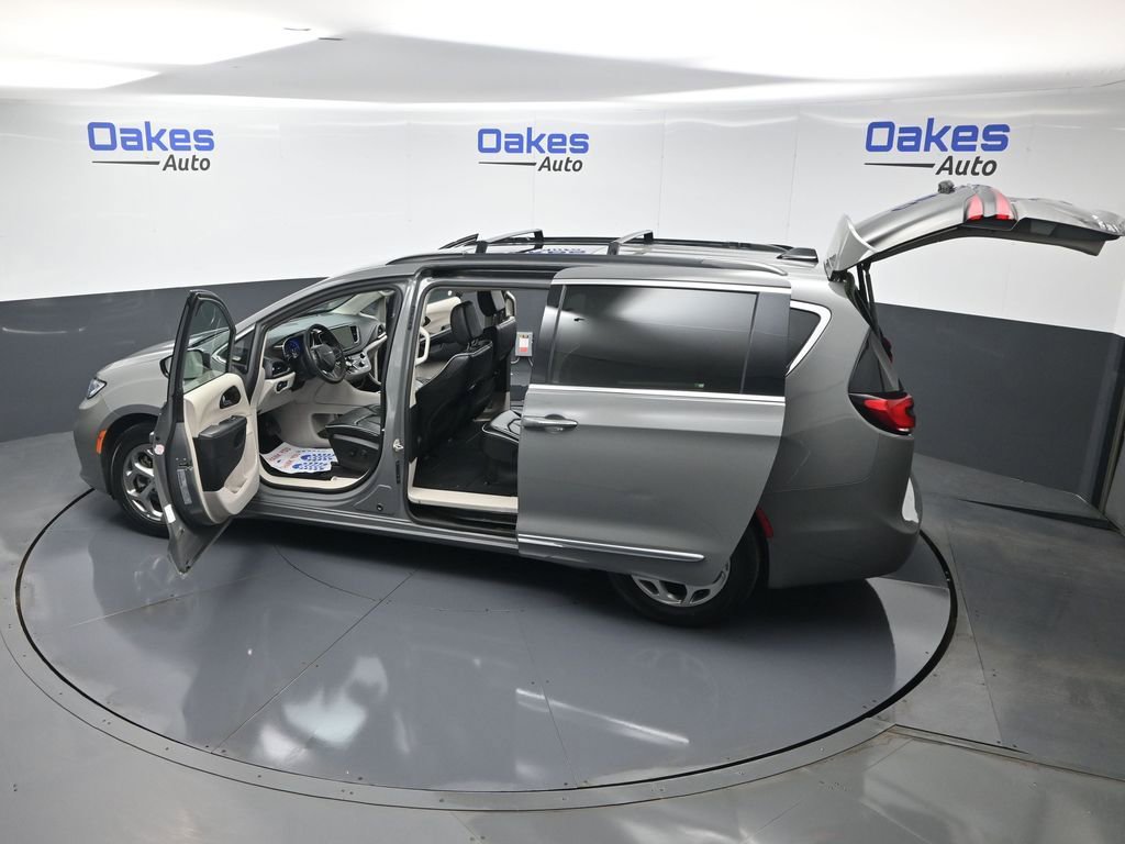 Used 2023 Chrysler Pacifica Limited image 59