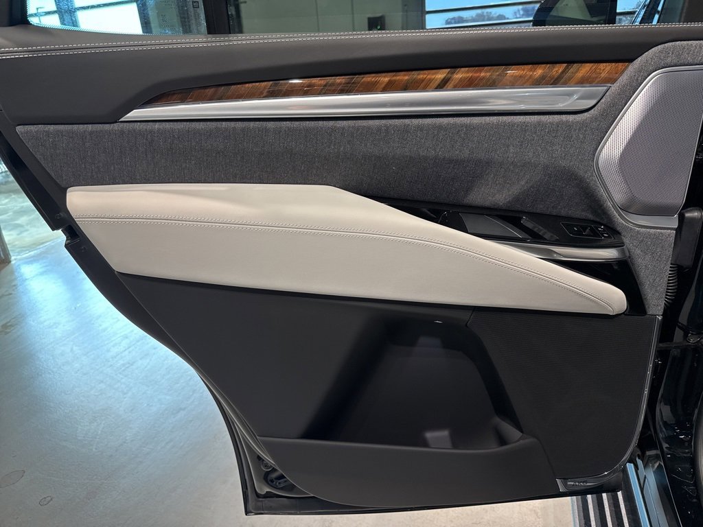 Used 2026 Cadillac Escalade Platinum Sport w/ LPO, ONYX Package image 34