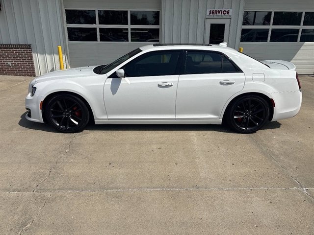 Used 2023 Chrysler 300 C RWD image 1