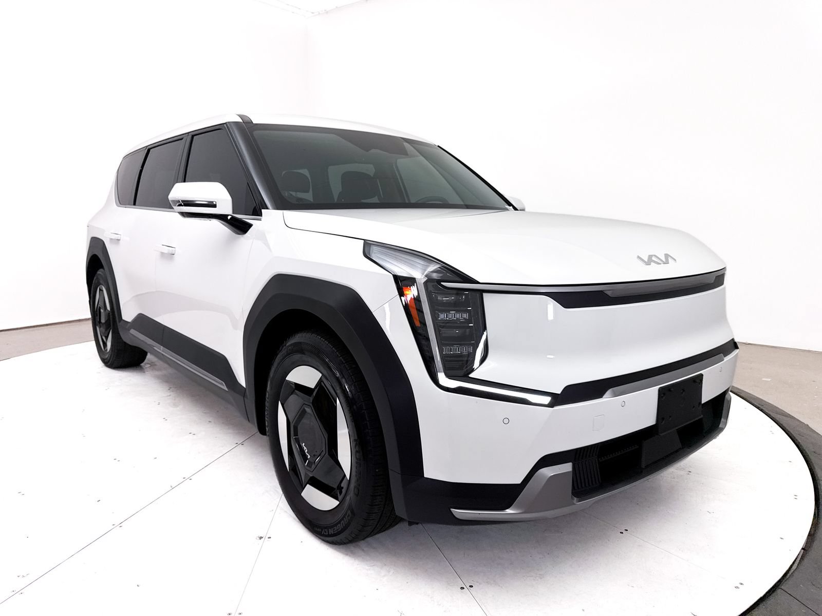 Certified 2024 Kia EV9 Light Long Range RWD image 13