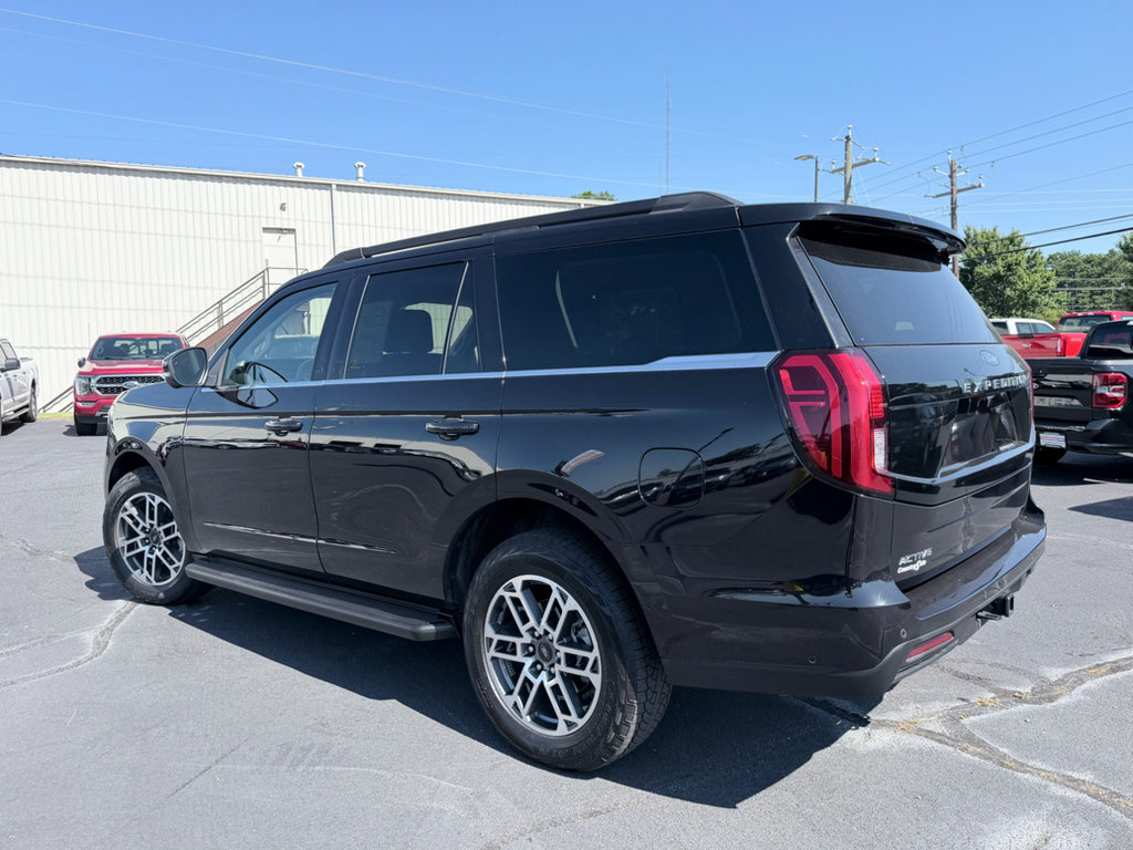 Used 2025 Ford Expedition Active AWD/4WD image 6