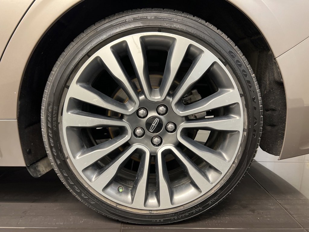 Used 2019 Lincoln Continental Select w/ Continental Climate Package image 7