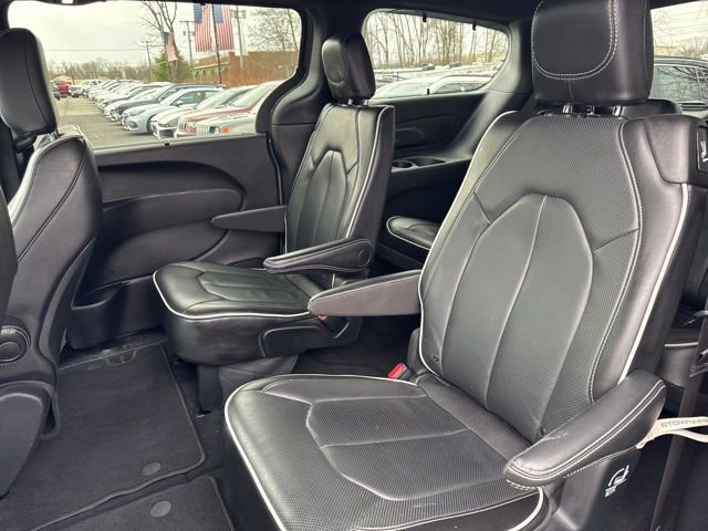 Used 2025 Chrysler Pacifica Limited image 19