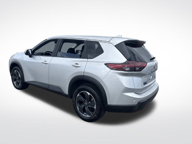 Used 2024 Nissan Rogue SV AWD/4WD image 3