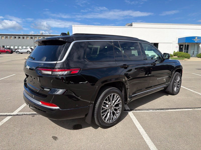 Used 2026 Jeep Grand Cherokee L Summit w/ Advanced Protech Group IV AWD/4WD image 3