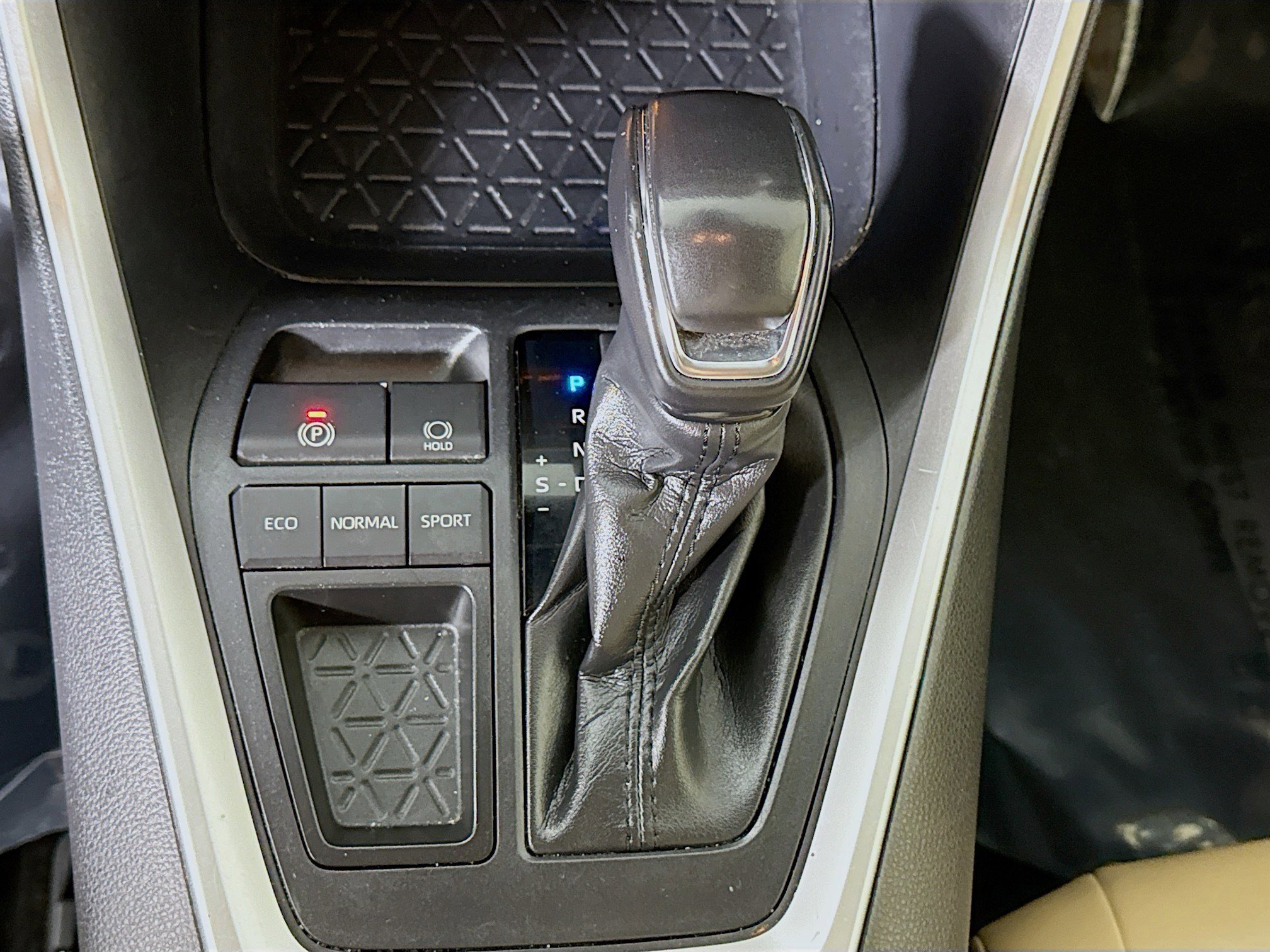 Used 2019 Toyota RAV4 XLE Premium image 20