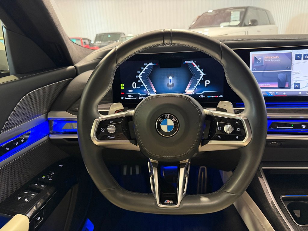 Used 2023 BMW 760i xDrive w/ Parking Assistance Package image 31