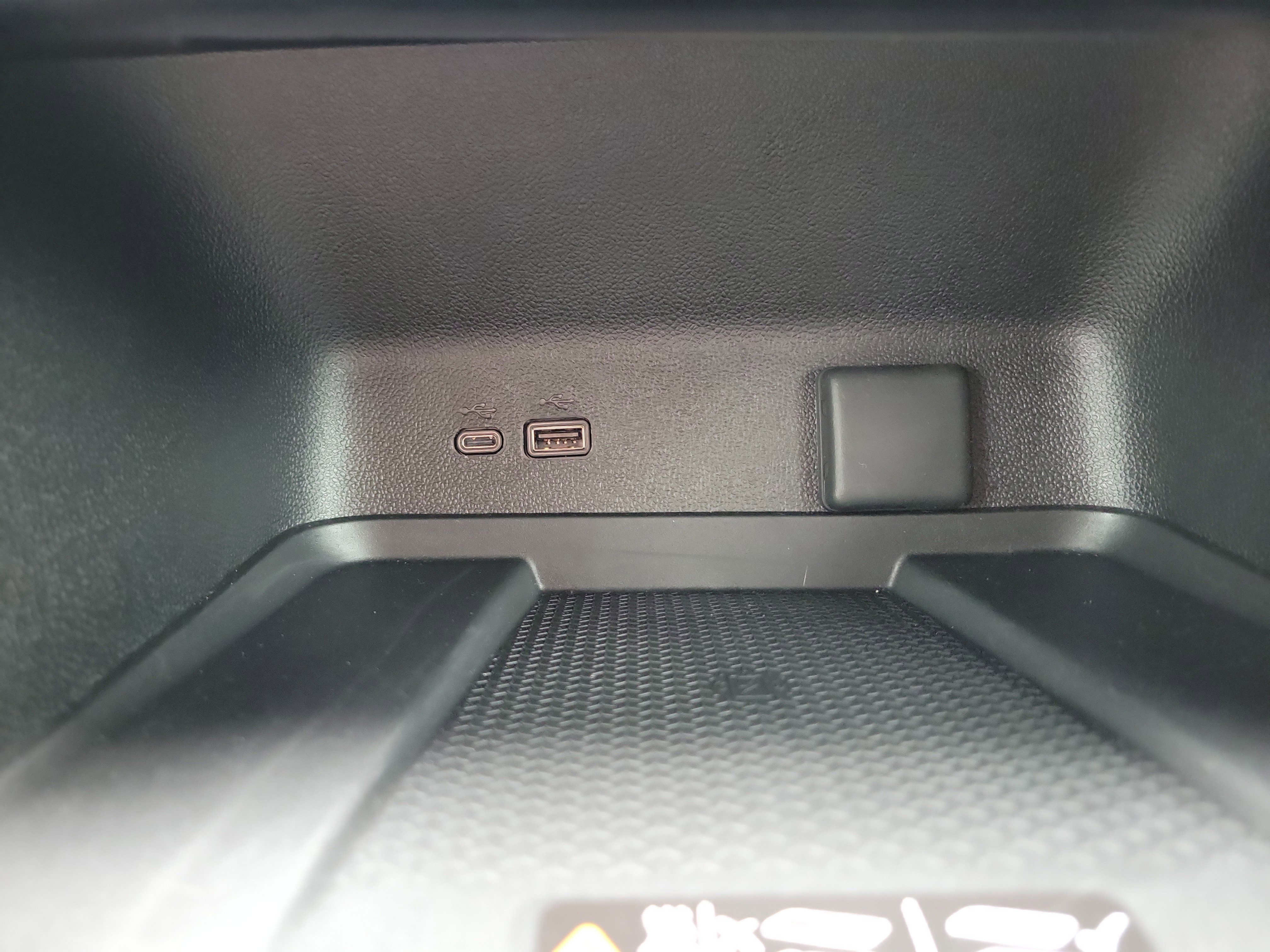 Used 2025 Chevrolet Traverse High Country FWD image 38