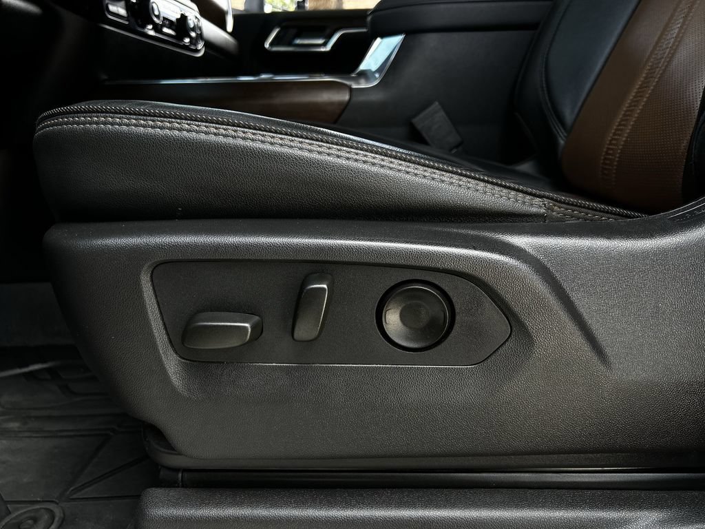 Used 2024 Chevrolet Silverado 3500 High Country w/ High Country Premium Package AWD/4WD image 34