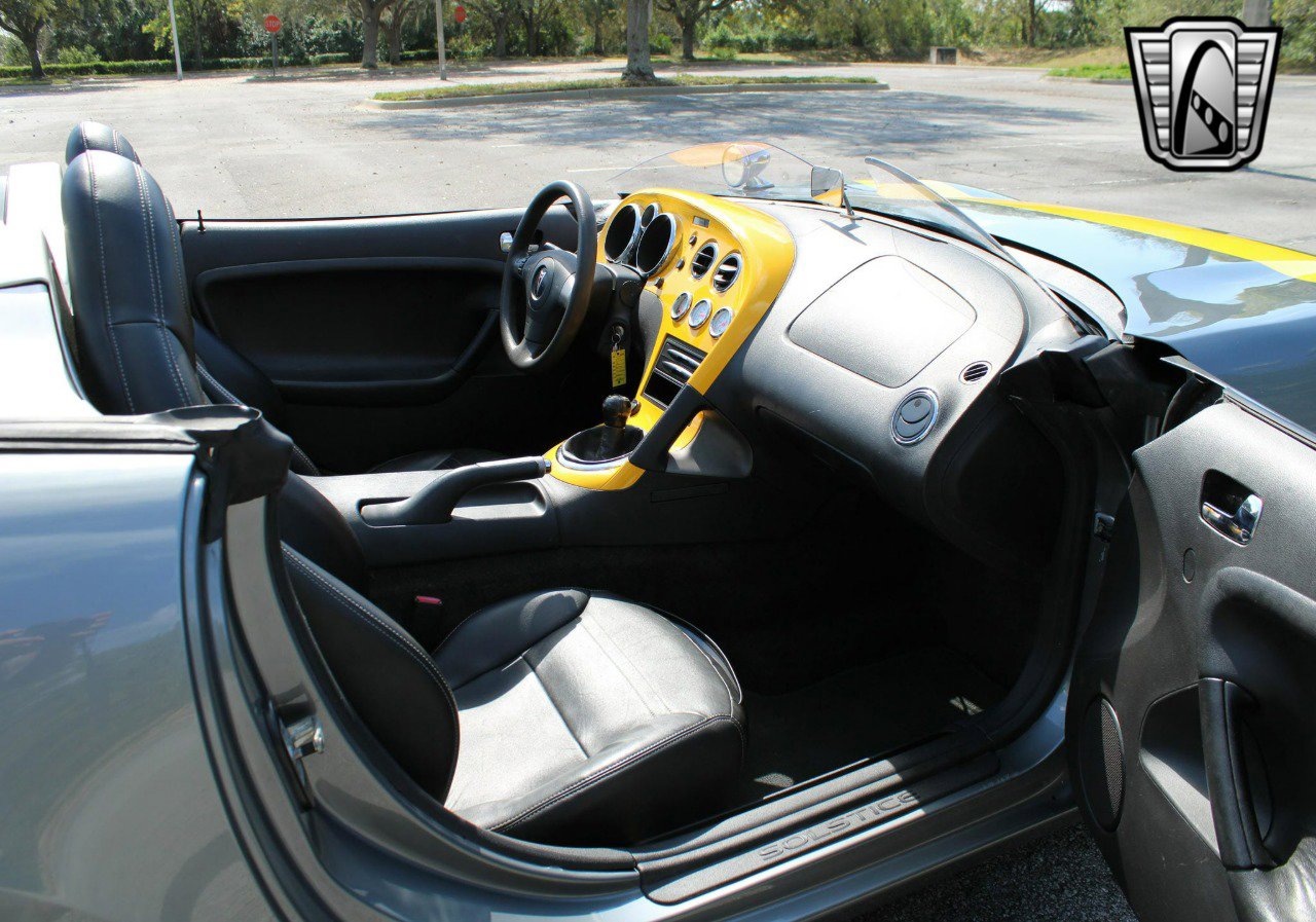 Used 2006 Pontiac Solstice Convertible w/ Premium Package image 25