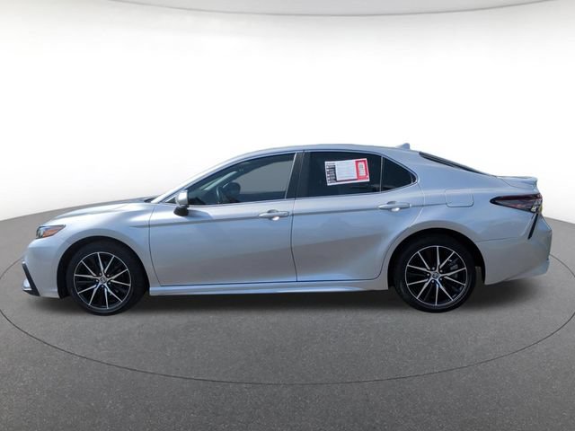 Used 2023 Toyota Camry SE FWD image 3