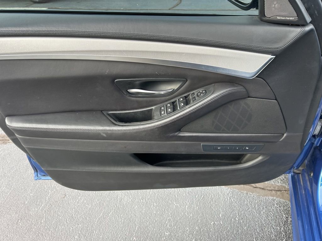 Used 2016 BMW M5 image 3