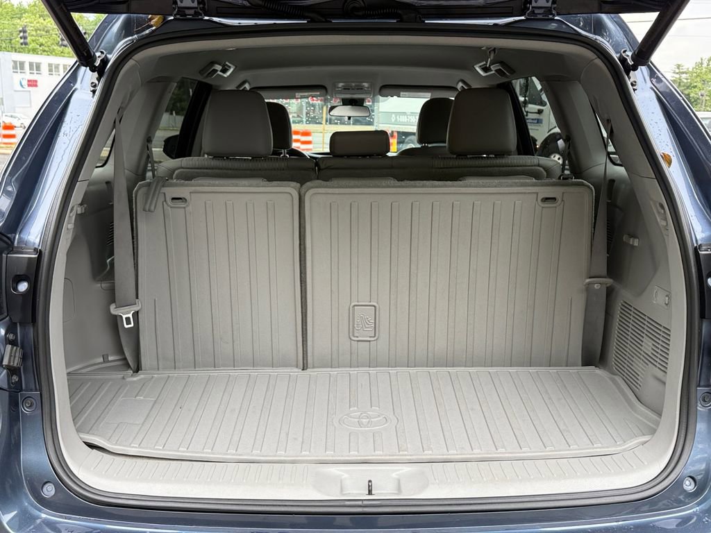 Used 2017 Toyota Highlander Plus AWD/4WD image 23