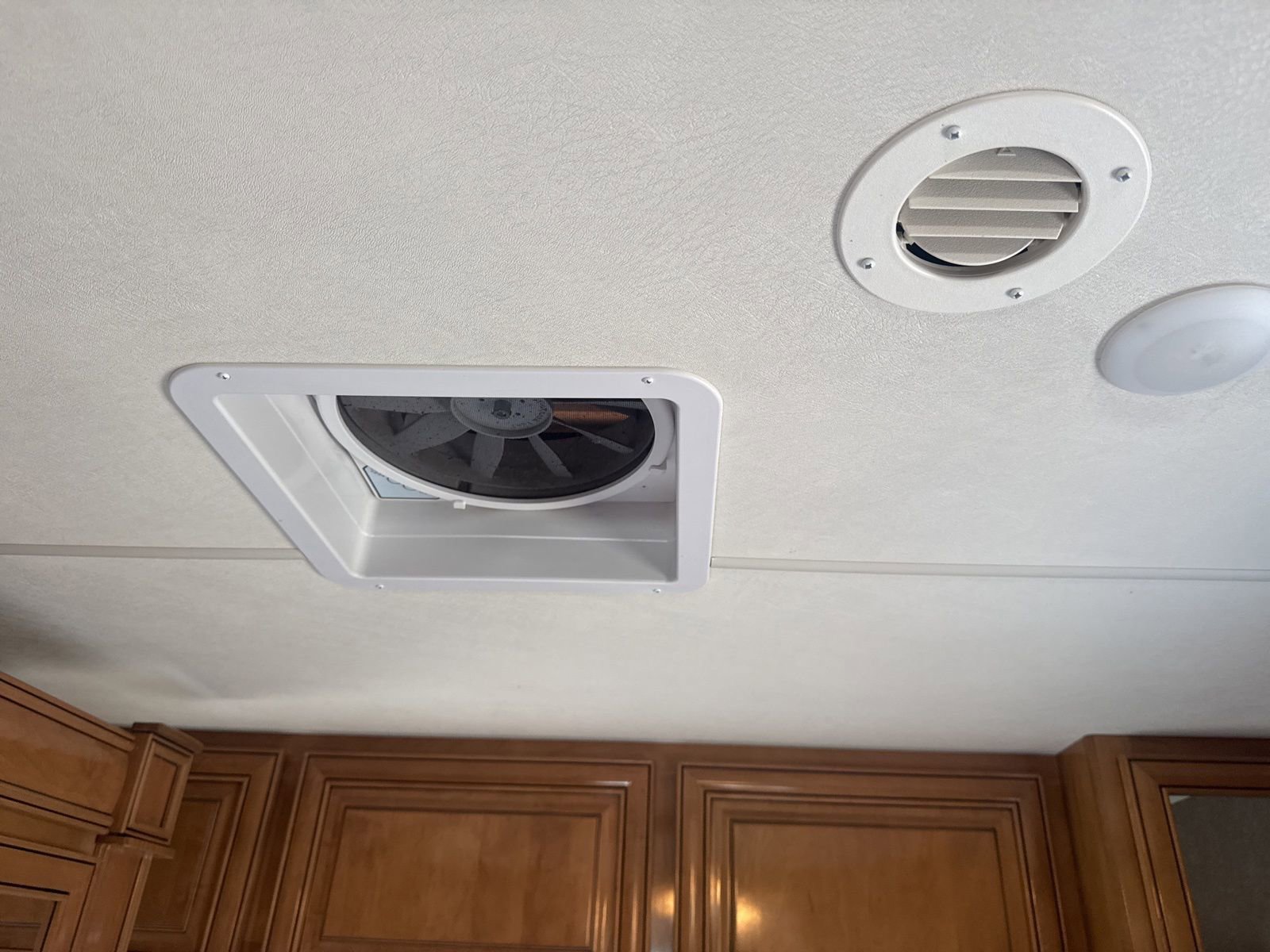 Used 2018 Ford E-450 and Econoline 450 Super Duty w/ Motorhome Prep Package RWD image 35