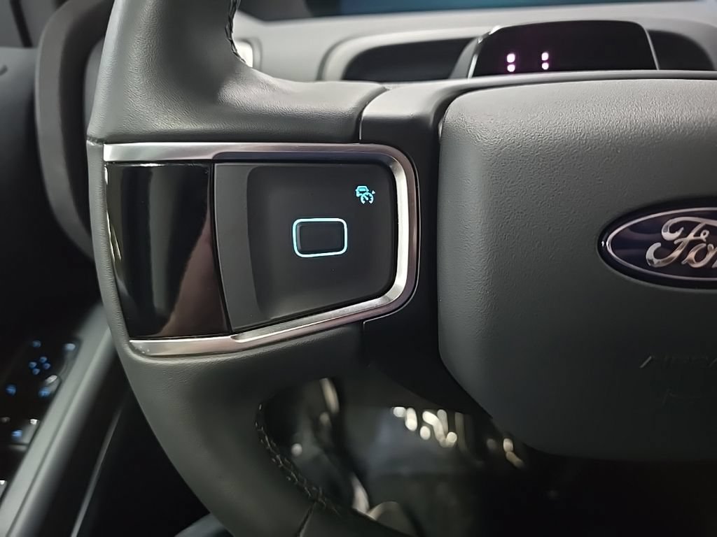 Certified 2025 Ford Expedition Active AWD/4WD image 25