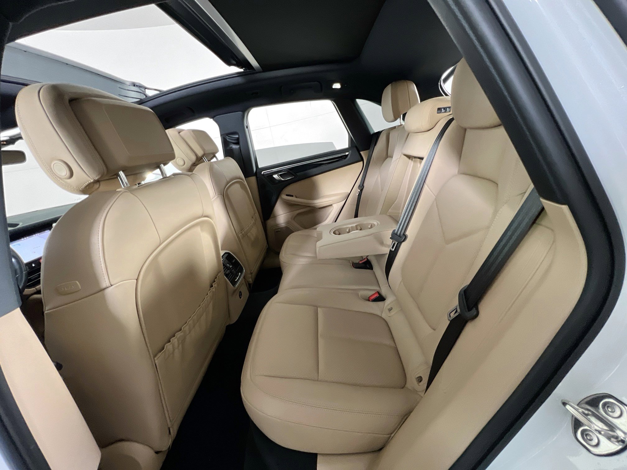 Used 2022 Porsche Macan image 26