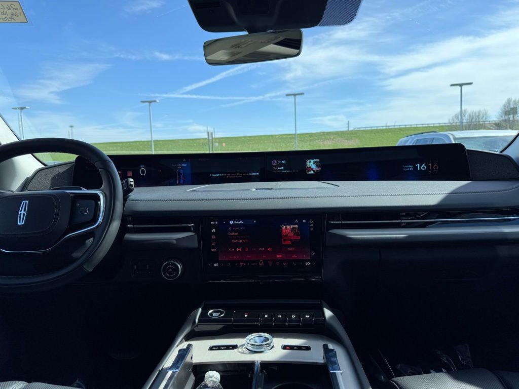 New 2026 Lincoln Navigator L Reserve AWD/4WD image 23