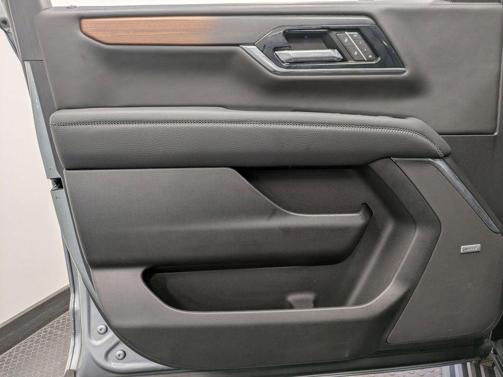 Used 2026 GMC Yukon XL Denali w/ Sun & Power Step Package AWD/4WD image 8