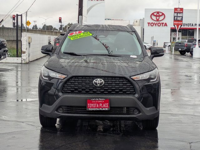 Used 2025 Toyota Corolla Cross LE image 2