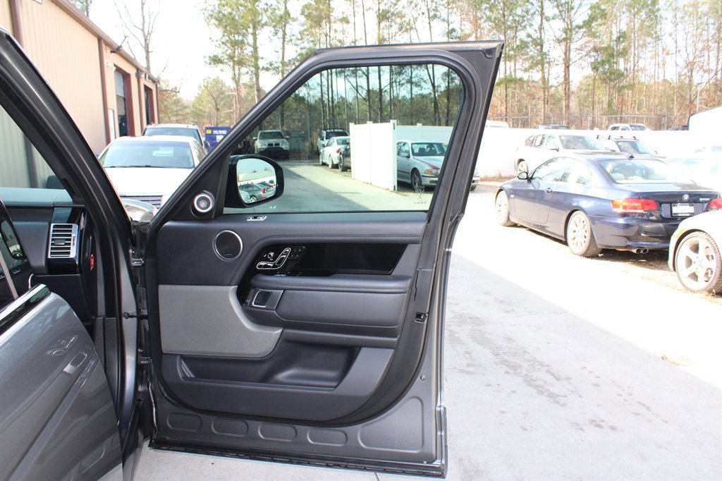 Used 2018 Land Rover Range Rover Supercharged image 34