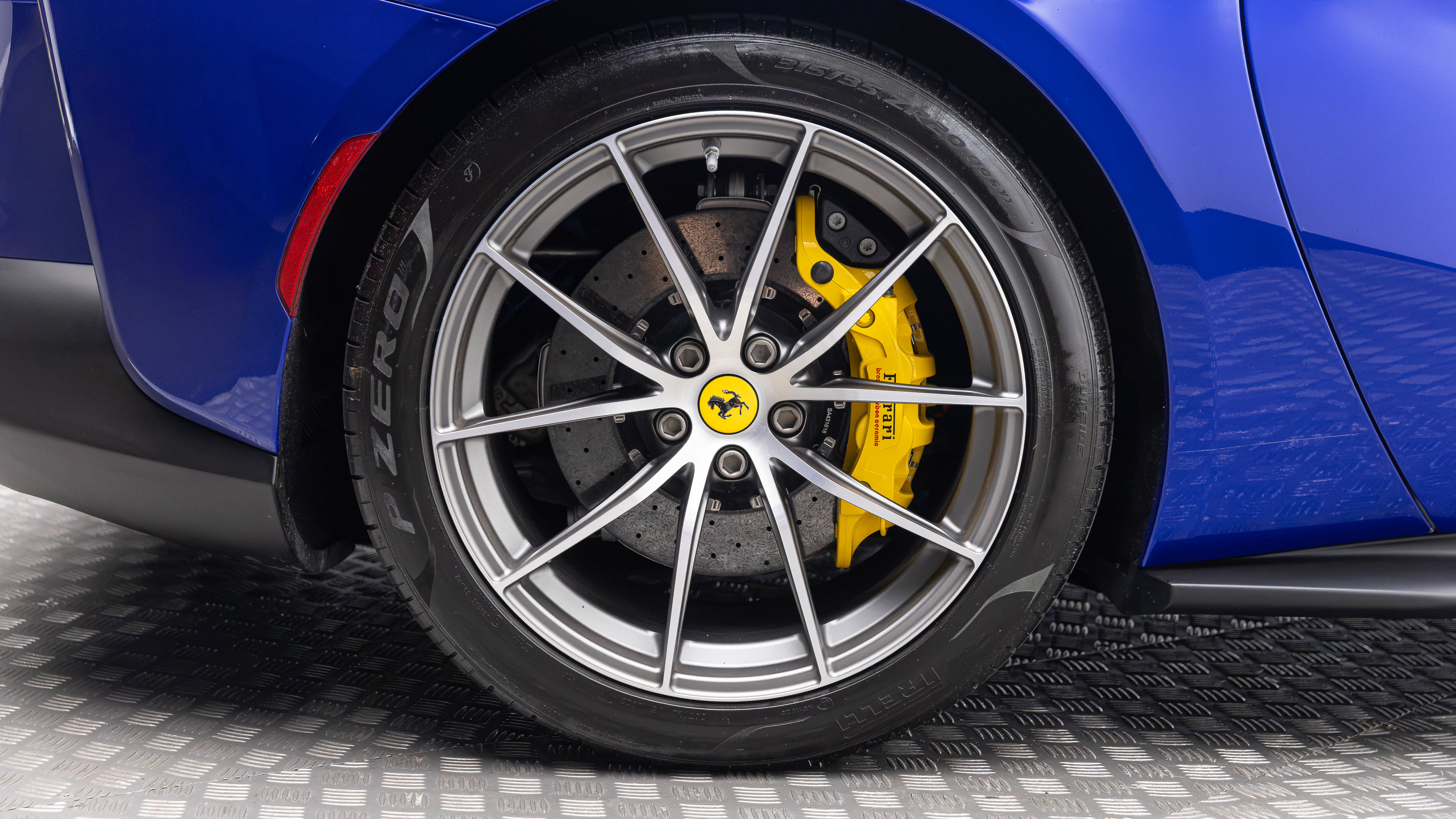 Used 2020 Ferrari 812 Superfast RWD image 58