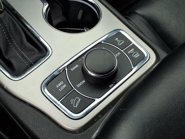 Used 2019 Jeep Grand Cherokee Overland AWD/4WD image 31