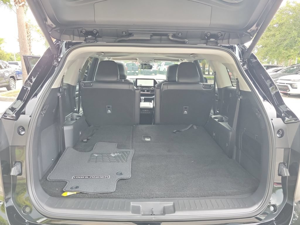 Certified 2026 Toyota Highlander Limited AWD/4WD image 29