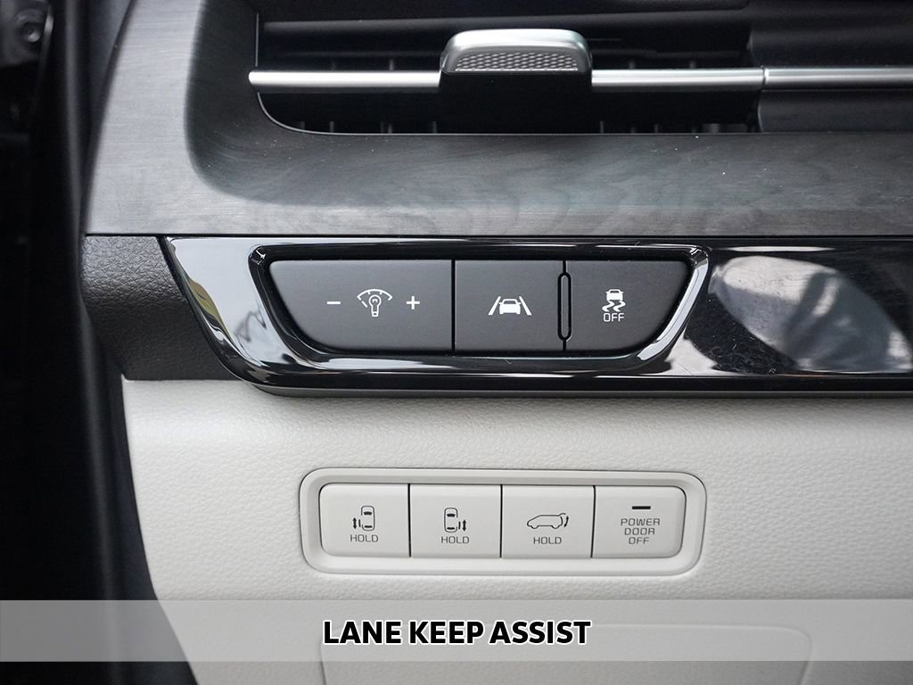 Used 2024 Kia Carnival EX image 4