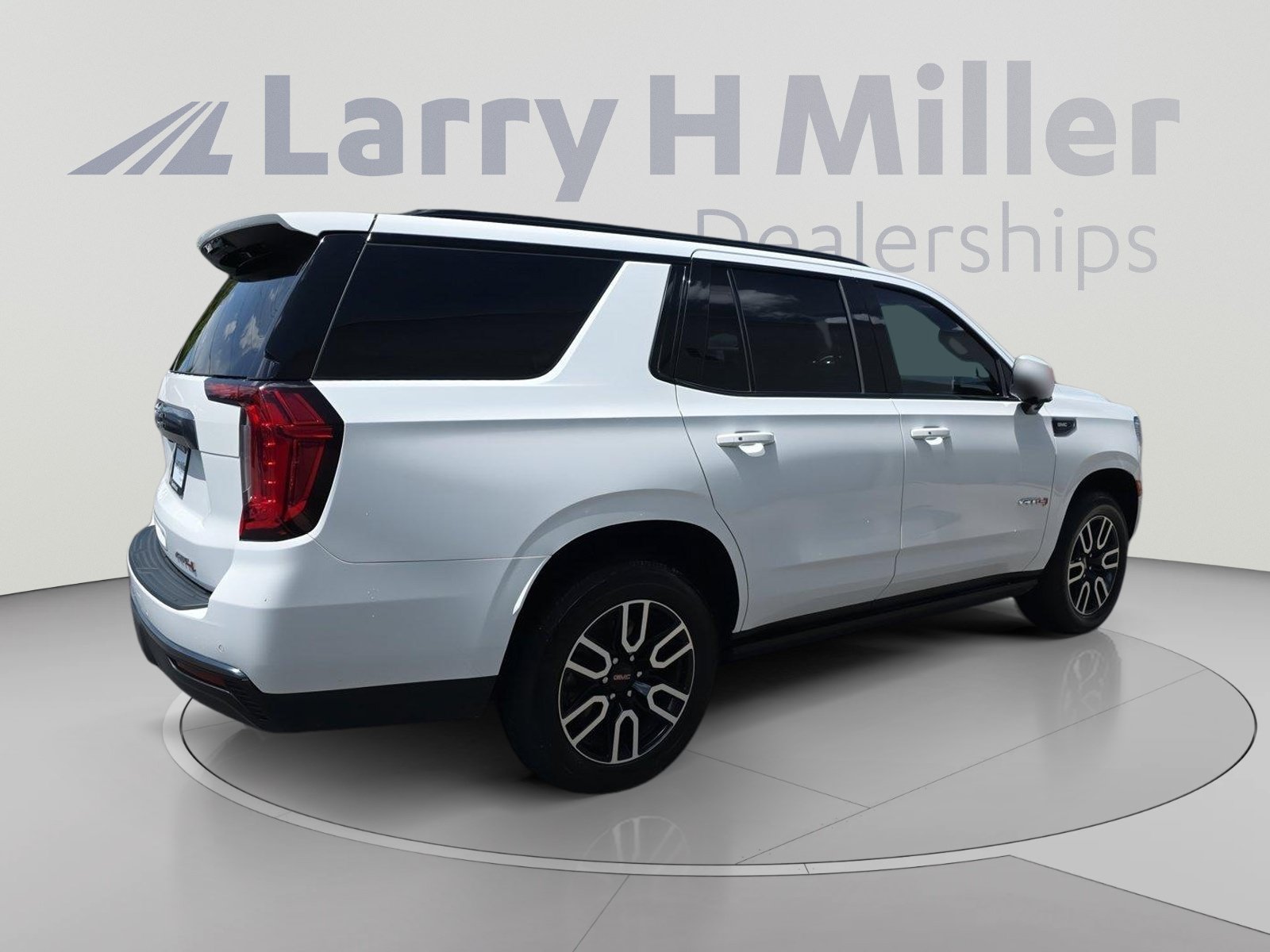 Certified 2021 GMC Yukon AT4 w/ AT4 Premium Plus Package AWD/4WD image 8