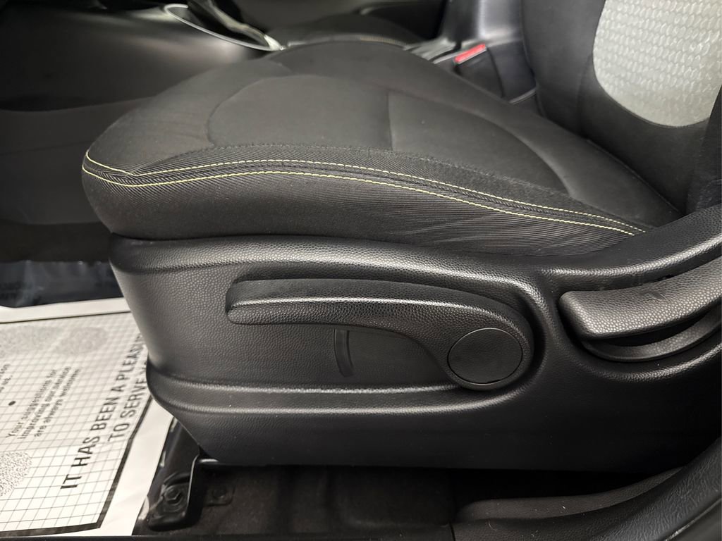 Used 2016 Kia Soul + image 37