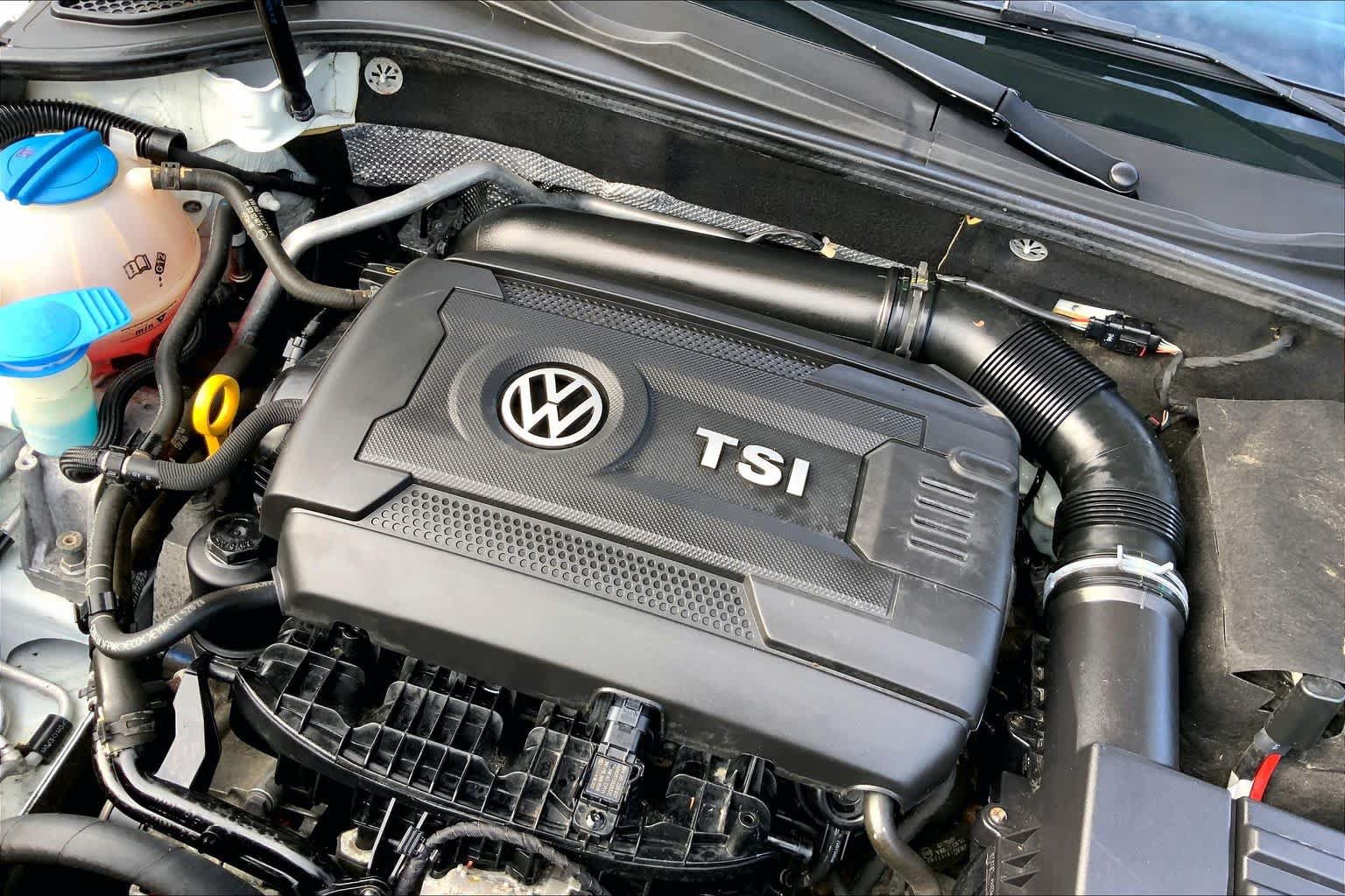 Used 2017 Volkswagen Passat 1.8T SE FWD image 33