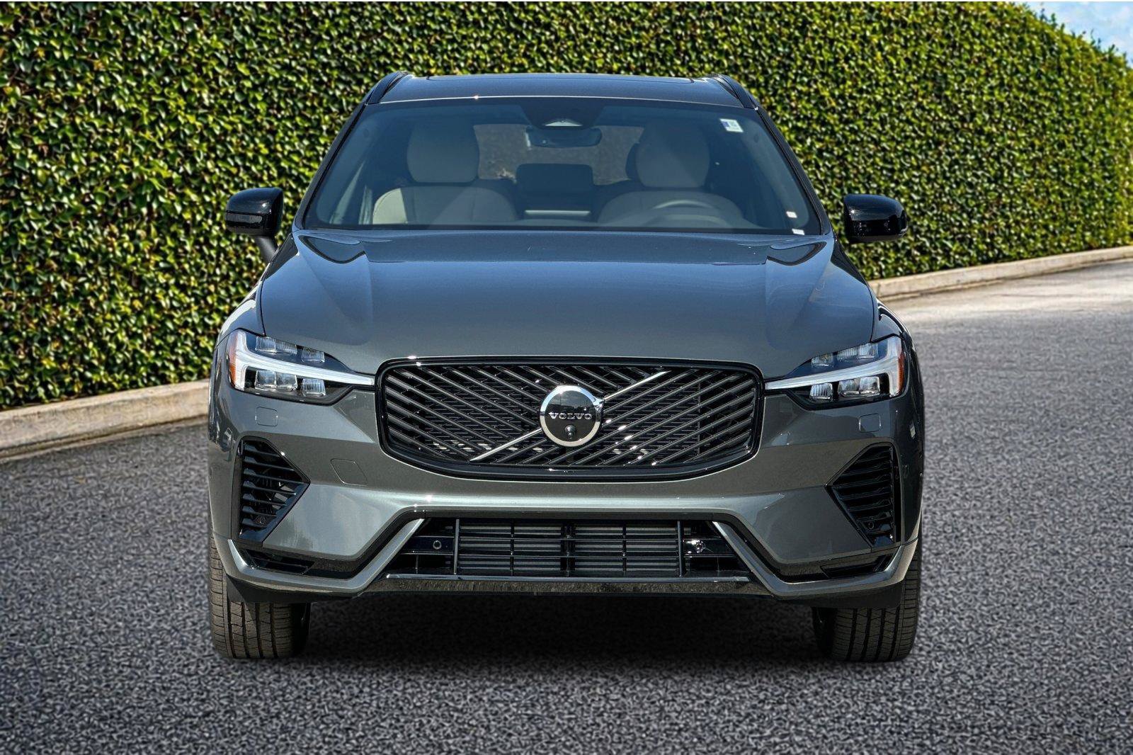 New 2026 Volvo XC60 T8 Plus w/ Climate Package PRO AWD/4WD image 9